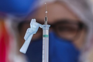 Covid-19: terceira dose da vacina será aplicada a partir de setembro