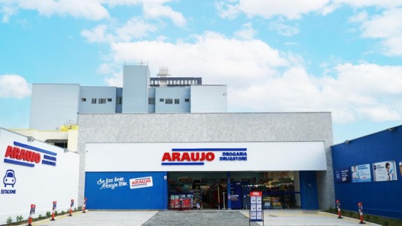 Drogaria Araujo inaugurou hoje a primeira loja em Patrocínio